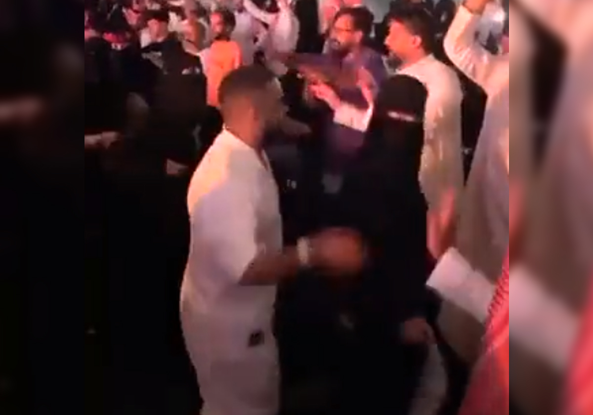 رقص سعوديات بالنقاب ورجل يهز مؤخرته بشكل فاضح.. فيديو أثار جدلا