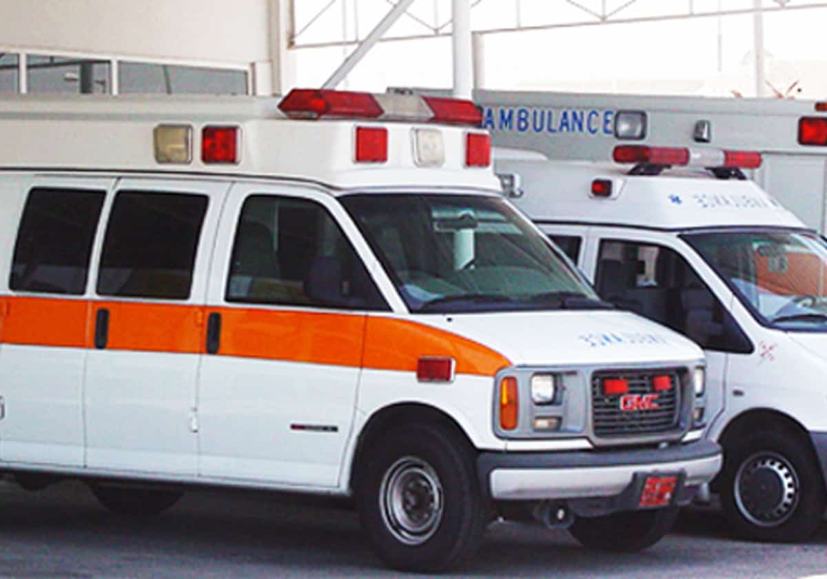 البحرين.. مافعله مريض بسيارة إسعاف في أحد المشافي أشبه بأفلام هوليوود