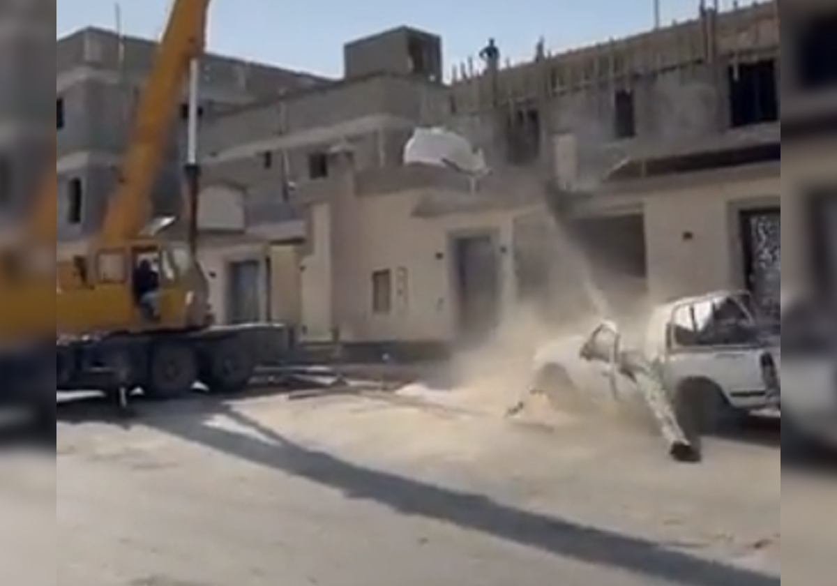 فيديو صادم لسيارة سعودية قُسِمت نصفين في غضون ثوانٍ