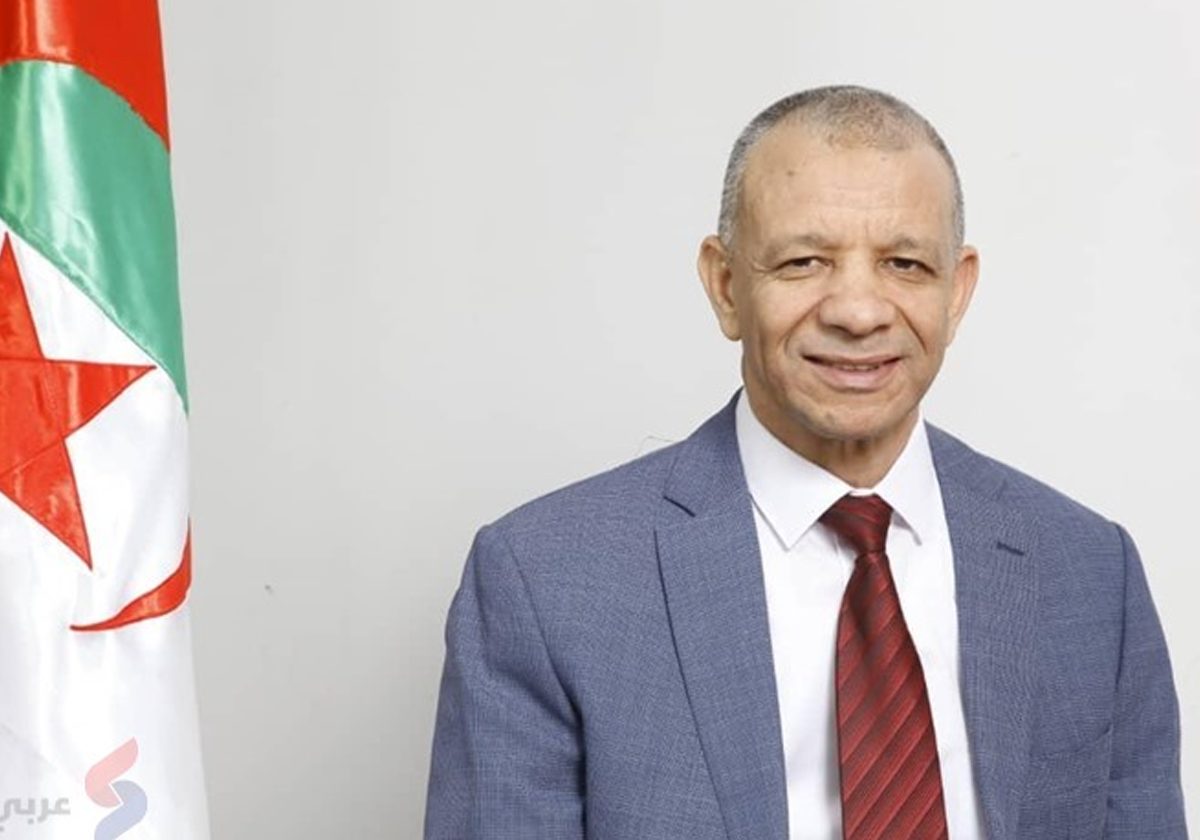 رئيس حزب جزائري مشارك بالحكومة يفضح الإمارات ويحذر منها ويدعو لمراقبة ألاعيبها (شاهد)
