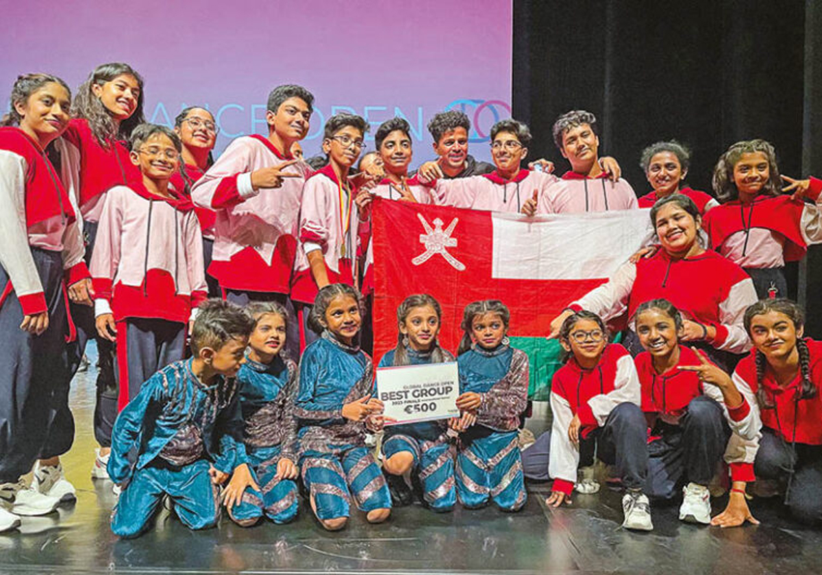 فريق الرقص العماني يثير جدلا رغم تحقيقه فوزا كبيرا بإسبانيا.. ما القصة؟