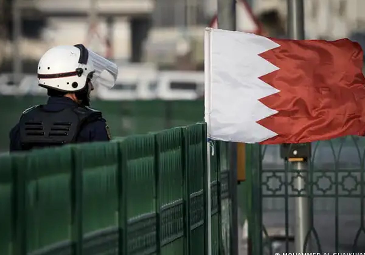 حمد بن عيسى مُرتبك وأمريكا قلقة.. مئات السجناء ينظمون أكبر إضراب عن الطعام في البحرين