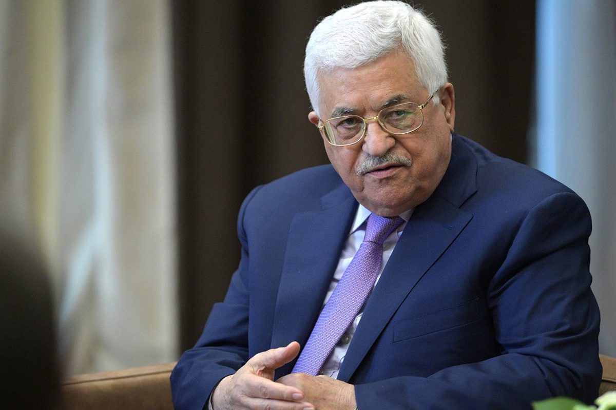 محمود عباس يحيل معظم المحافظين إلى التقاعد