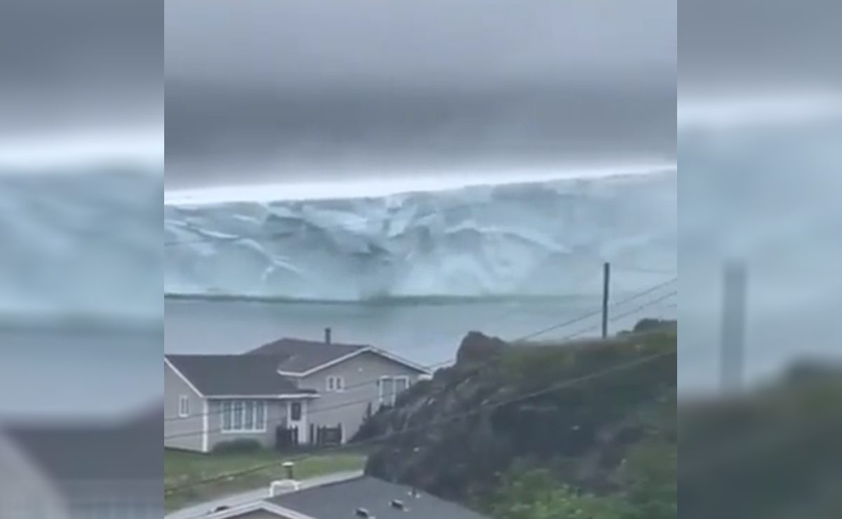 ينذر بكارثة بيئية عالمية.. مشهد مهيب لجبل جليدي عملاق يجوب المحيط