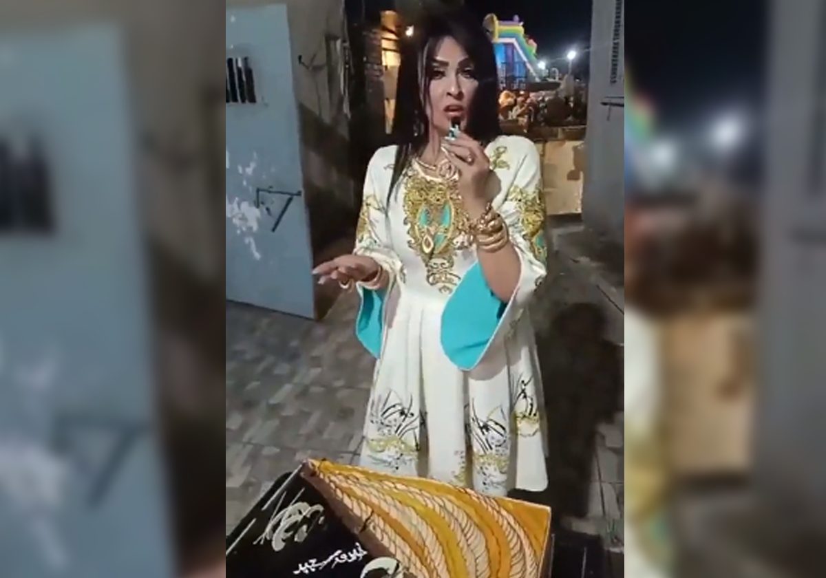 "طلاق سعيد".. مصرية تحتفل بطلاقها وتوزع الذهب على الحاضرات
