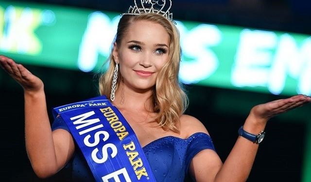 ملكة جمال آيسلندا الشابة أرنا (Arna Ýr Jónsdóttir)