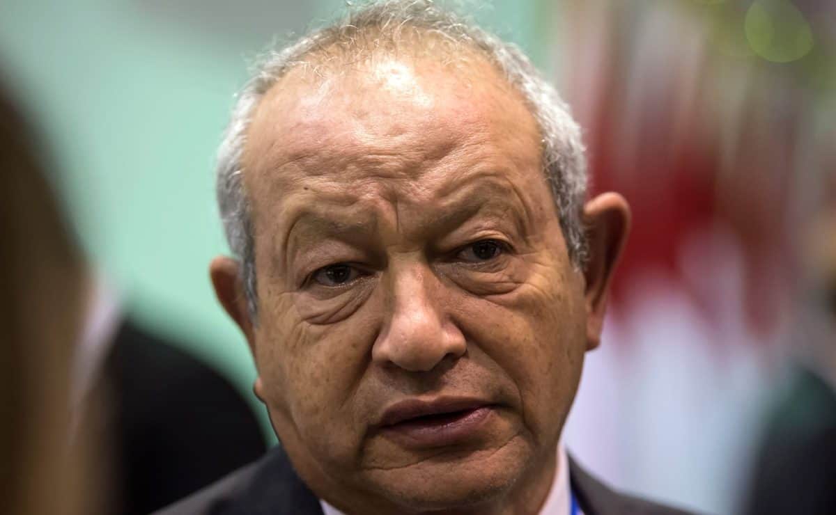 نجيب ساويرس يحرج نظام السيسي وأذرعه الإعلامية بسبب أبو تريكة