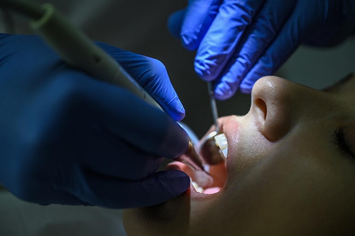 ضبط 21 طبيب أسنان مزيف في الأردن وهذه هي العقوبات التي تواجههم