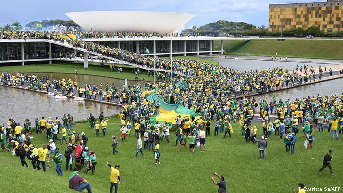 أنصار بولسونارو يقتحمون القصر الرئاسي في البرازيل