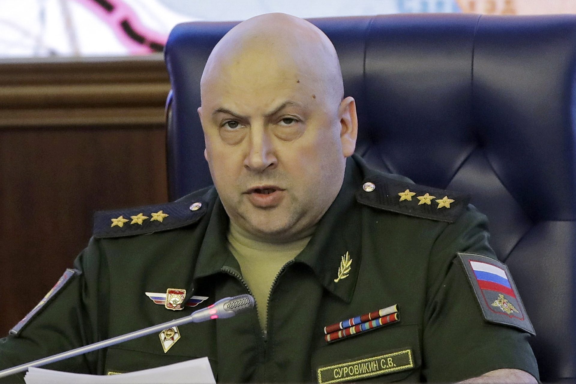 اعتقلت أجهزة الأمن، الجنرال سيرغي سوروفيكين