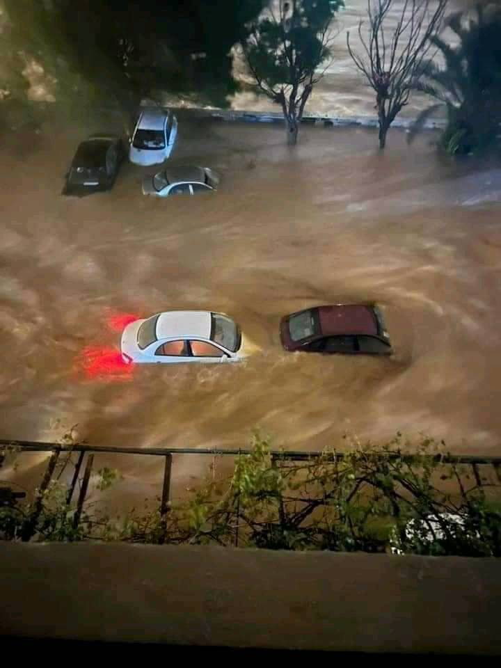 العاصفة دانيال تضرب ليبيا والأمطار تغمر أحياء في طرابلس
