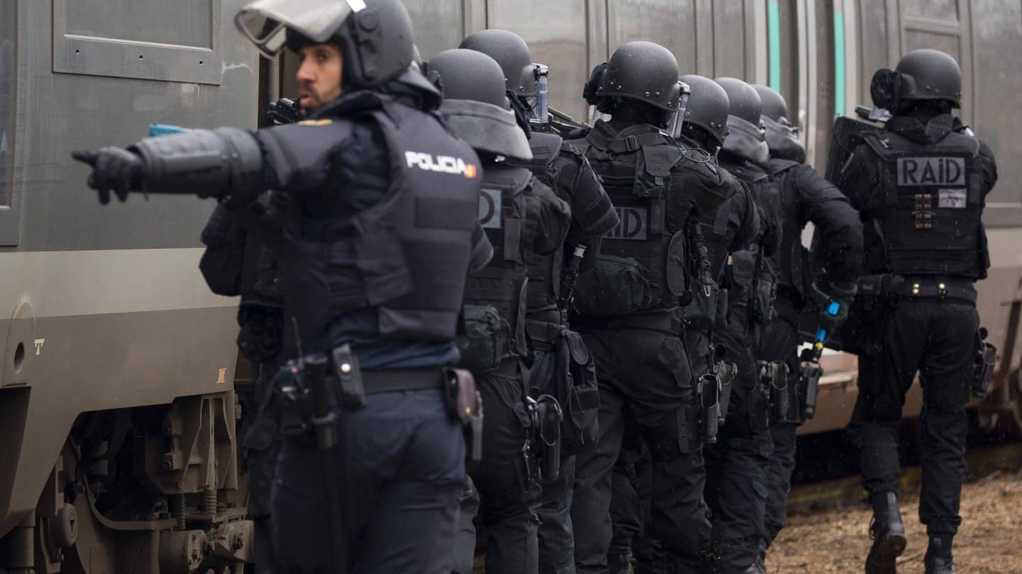 فضيحة في ريال مدريد .. مقاطع جنسية لـ3 لاعبين مع فتاة قاصر تهز الملكي! (شاهد)