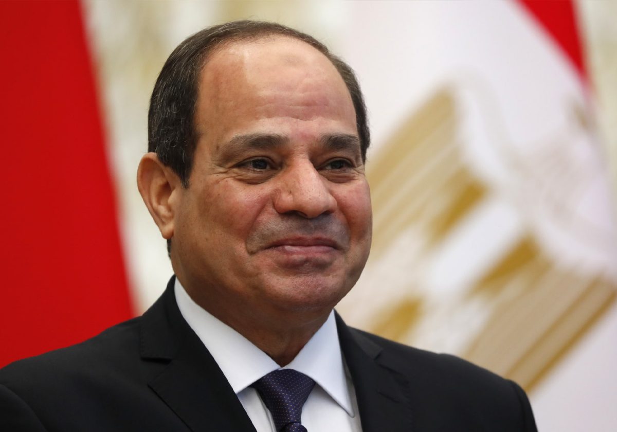 محامي يوثق حالة مصر في عهد السيسي وأكاديمي يدعو للتغيير عبر: "مناسبة وحيدة متاحة"