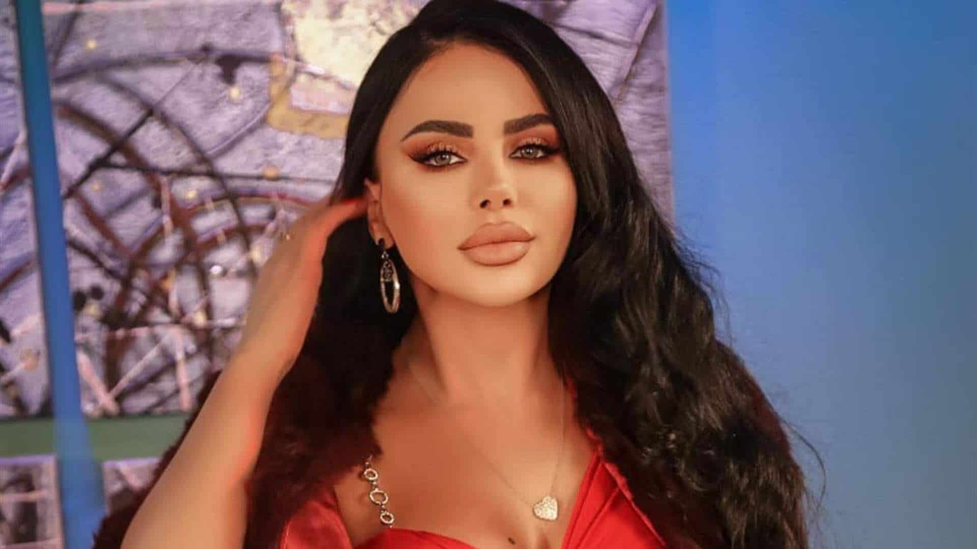 ليال عبود تودع الصيف بـ"مايوه" مثير من قطعتين! (شاهد)