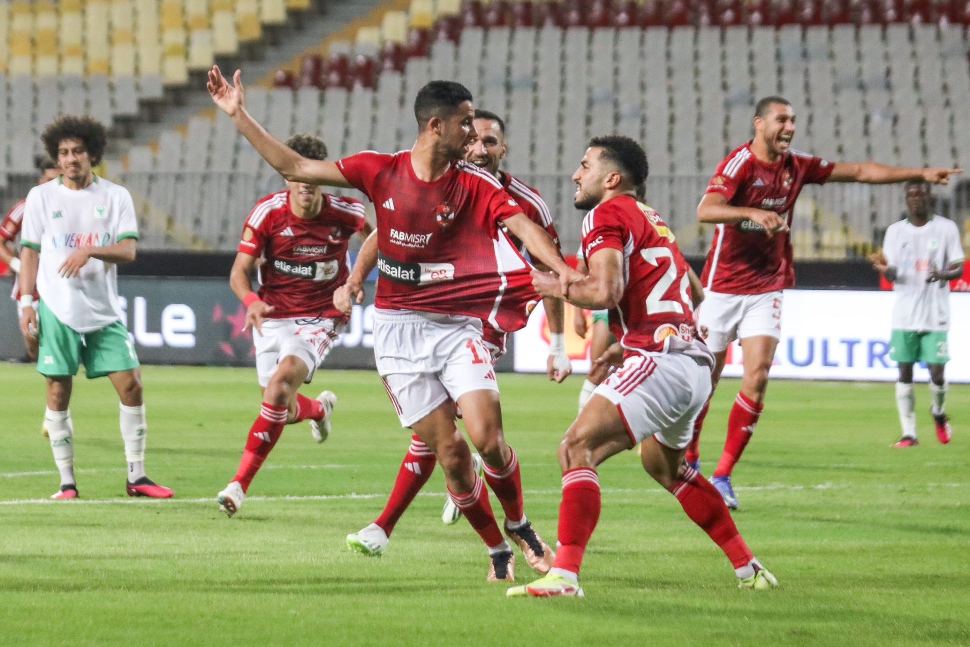 الأهلي يضرب المصري البورسعيدي بالرباعية في افتتاح منافسات الدوري الممتاز (شاهد)