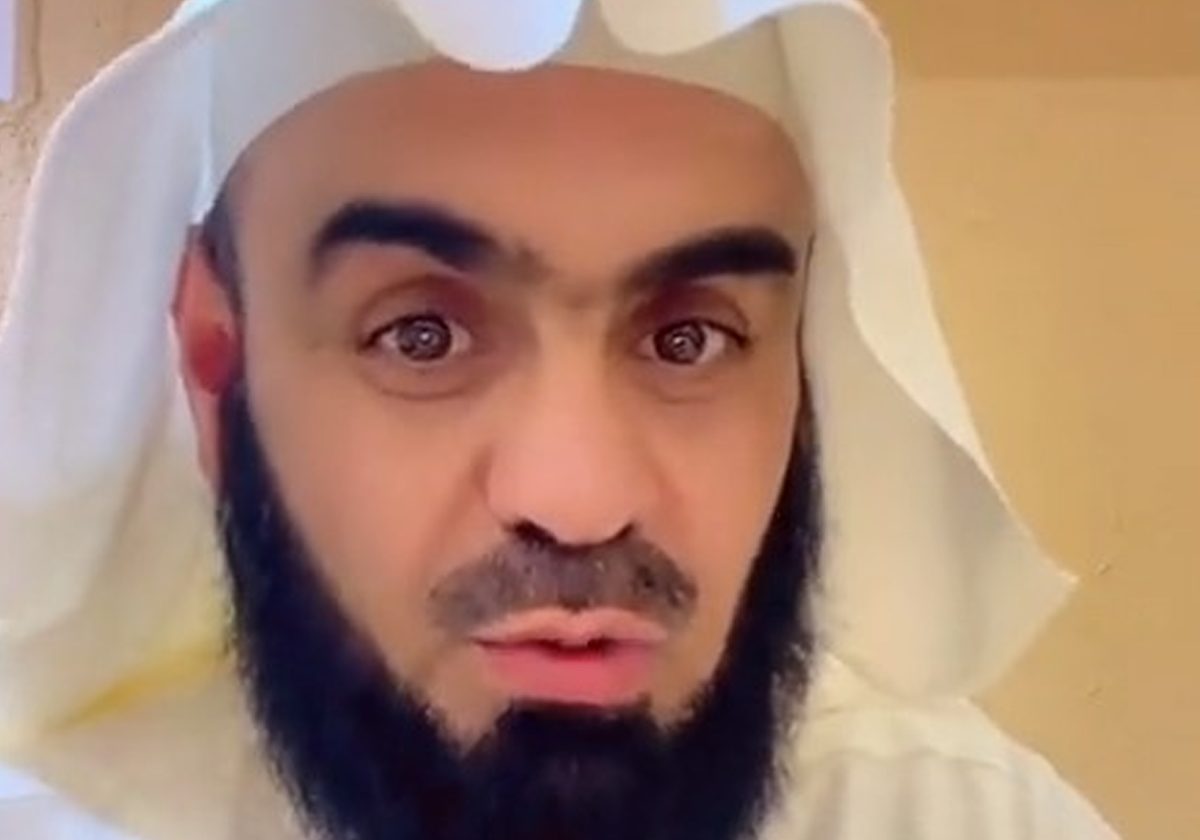 داعية سعودي يثير الضجة: إسلام أشهر لاعب كرة قدم في العالم مسألة وقت..من هو؟