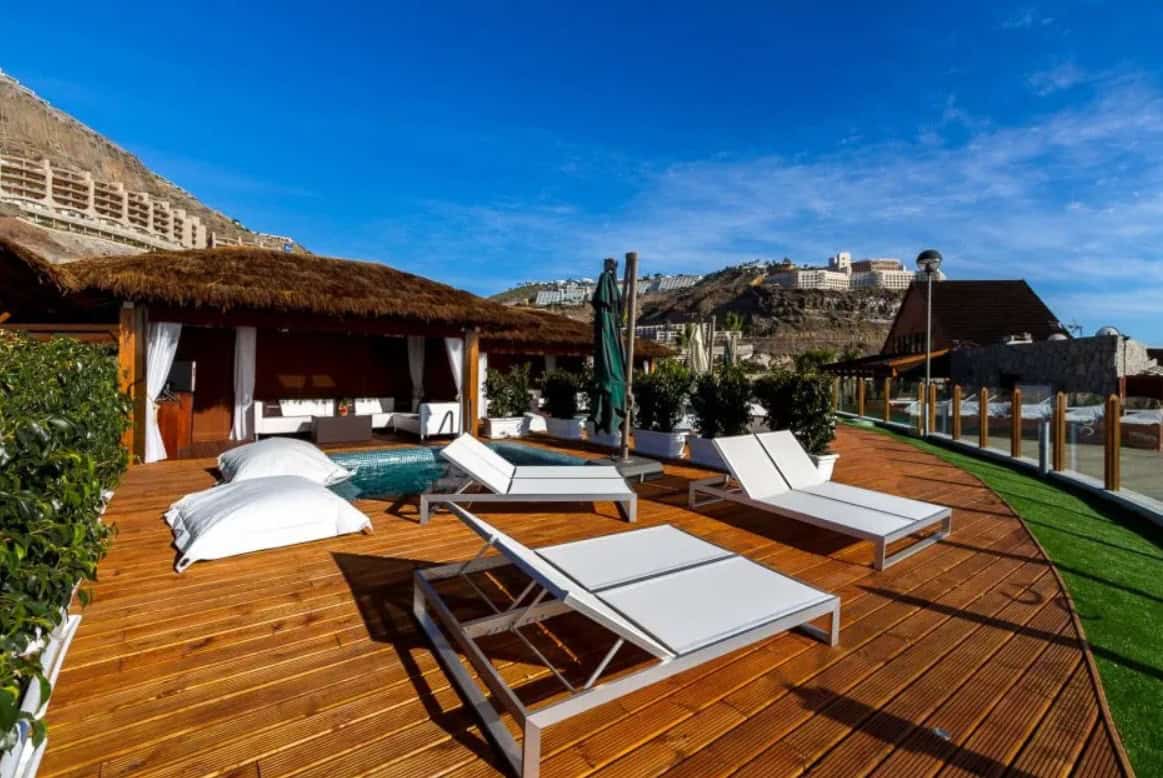 فضيحة في ريال مدريد .. مقاطع جنسية لـ3 لاعبين مع فتاة قاصر تهز الملكي! (شاهد)