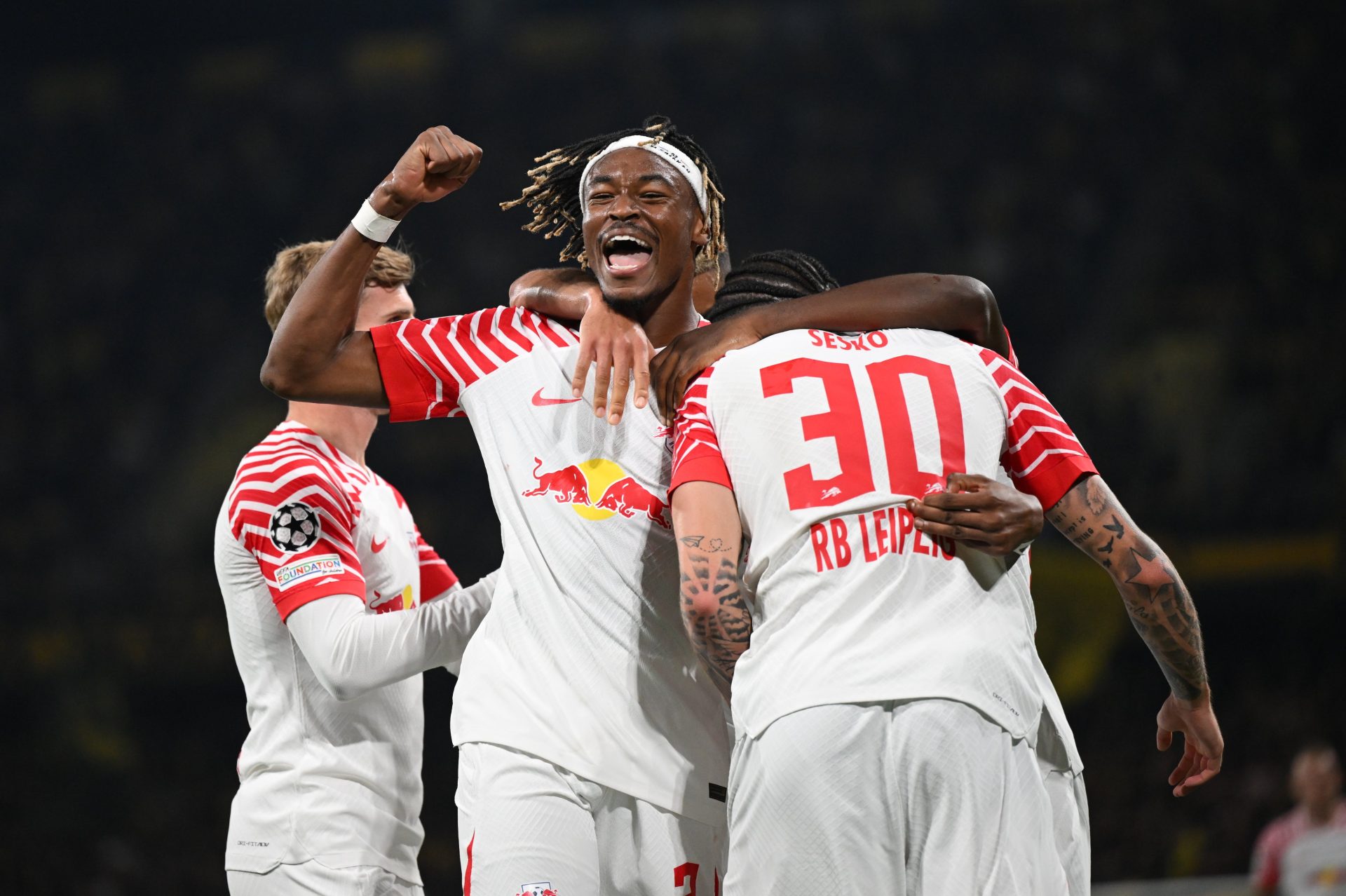 ليالي دوري أبطال أوروبا.. فوز حامل اللقب السيتي وبرشلونة وباريس وتعادل ميلان (شاهد)