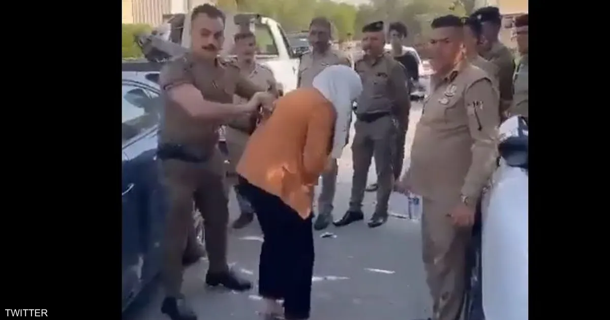 ضابط عراقي يلوي ذراع زميلته وفيديو مسرب لشجار يثير الضجة في العراق