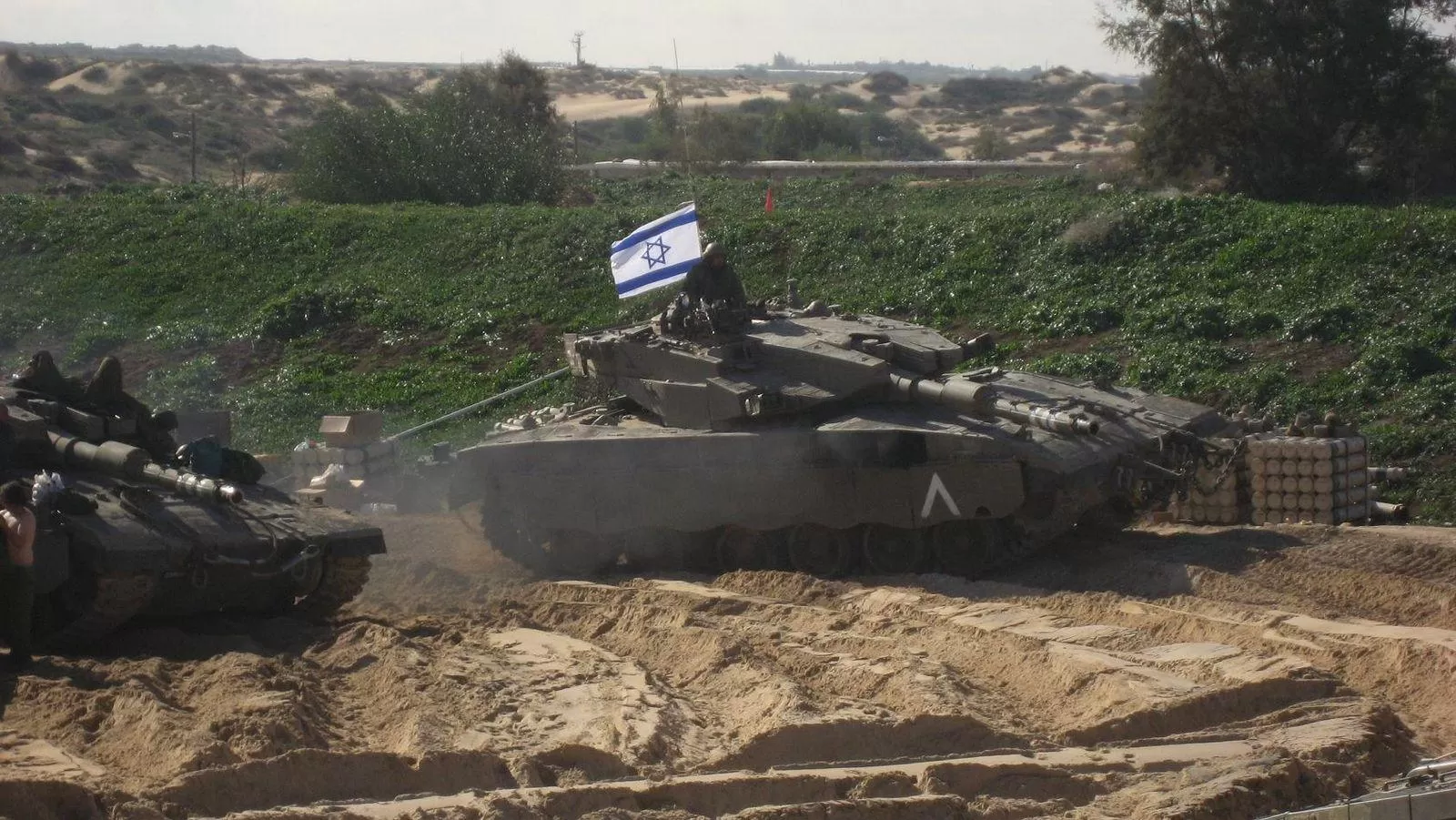 دبابات إسرائيلية في الأراضي الفلسطينية المحتلة
