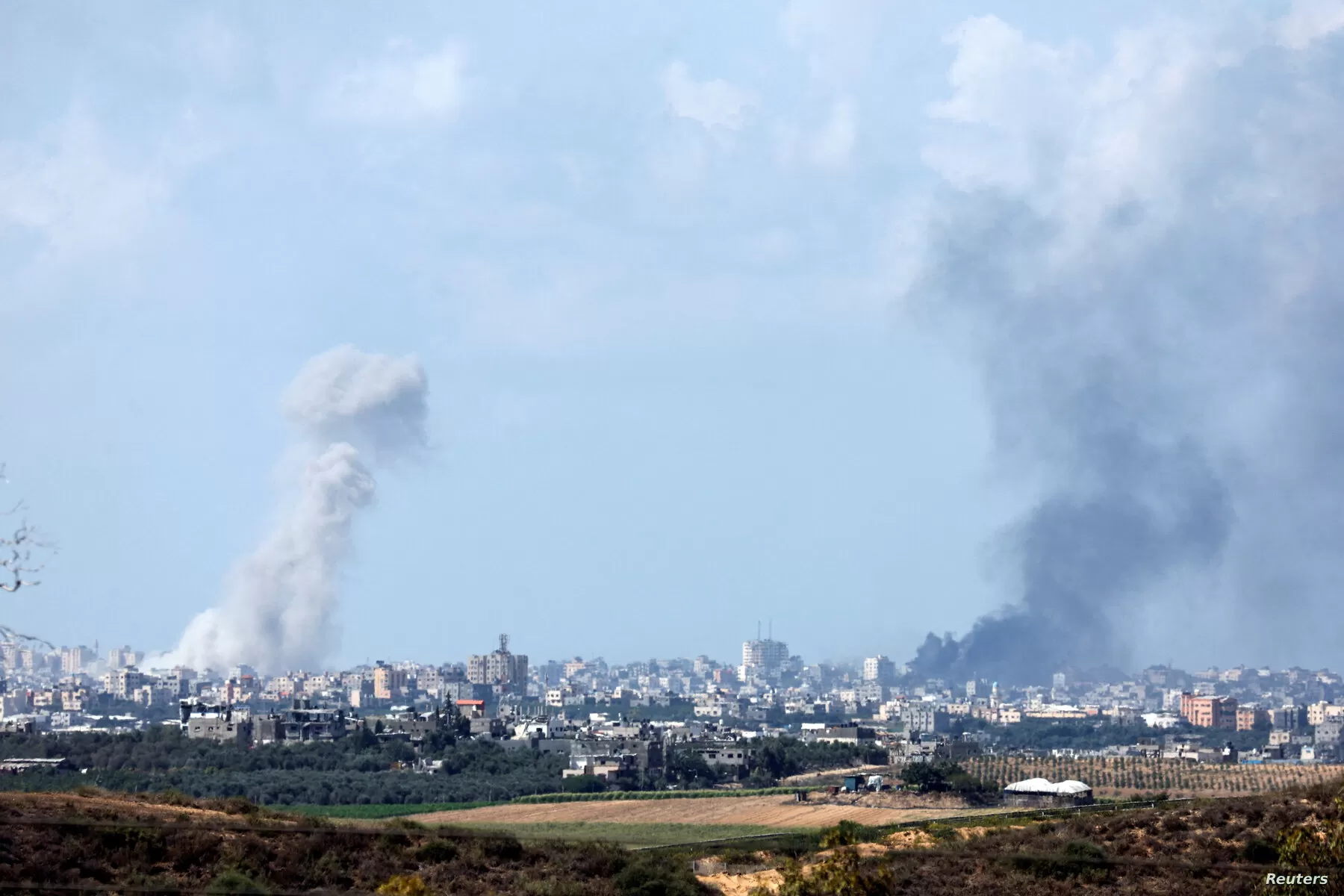 تبرز تحذيرات في إسرائيل أيضاً من السماح بالانجرار إلى حرب برية في عمق قطاع غزة