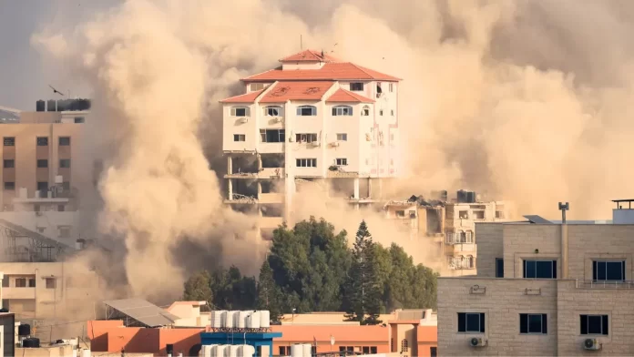 قصف عمارات سكنية في غزة