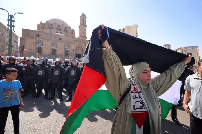 مسيرة في ميدان التحرير نصرة لغزة