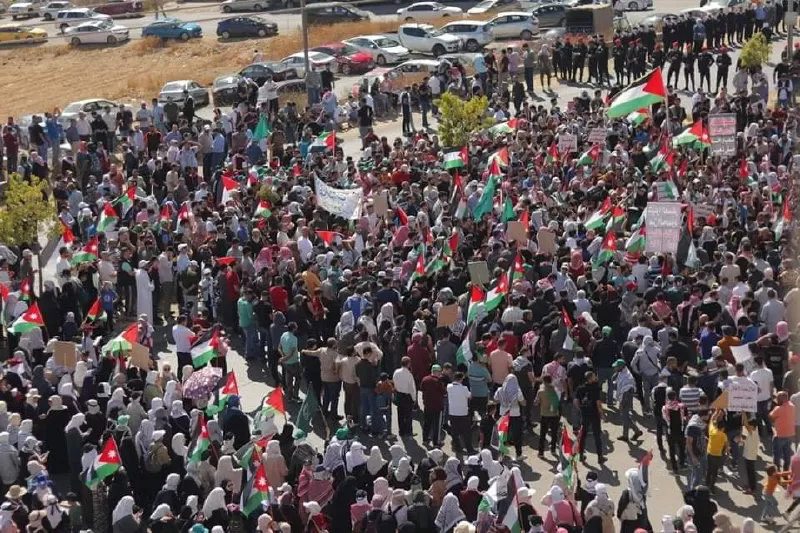 أردنيون يحتشدون صوب الحدود مع فلسطين