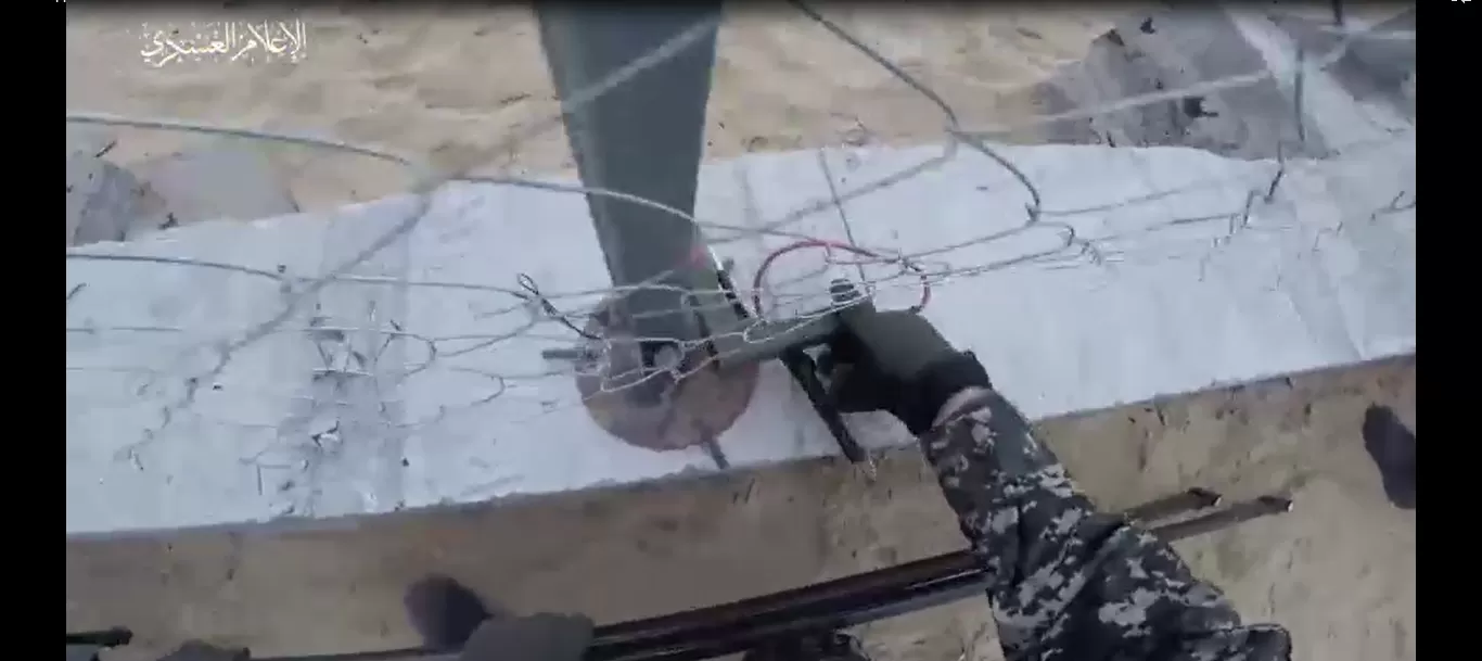 لقطة من تدريبات سلاح الهندسة على تفجير خط الجبهة مع الاحتلال