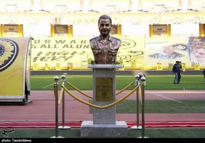 رفض لاعبو النادي السعودي دخول أرضية الملعب بسبب تمثال قاسم سليماني في دوري أبطال آسيا