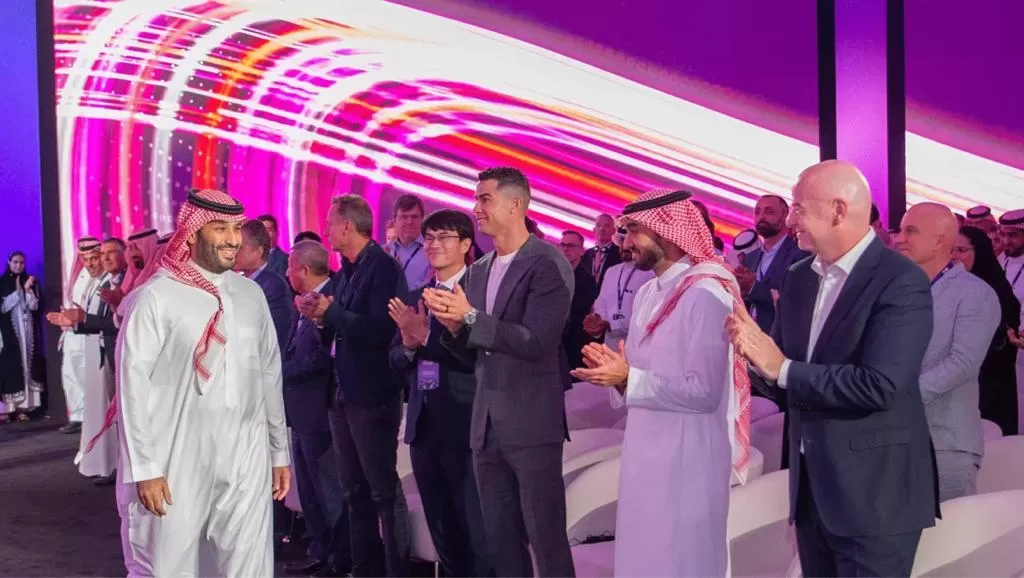 محمد بن سلمان في افتتاح بطولة كأس العالم للألعاب الإلكترونية برفقة رونالدو وعدد من المسؤولين