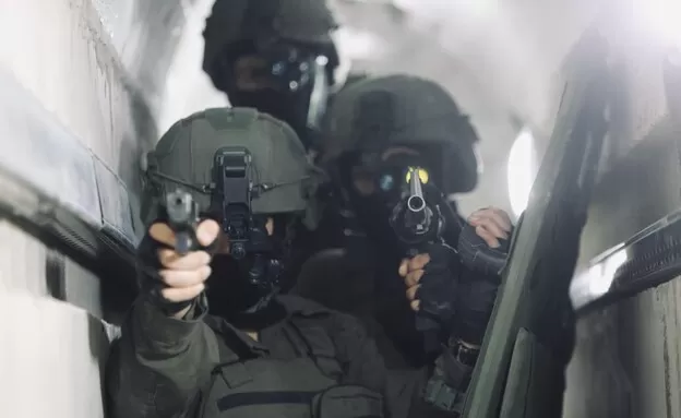وحدة سمور تتدرب على دخول أنفاق حماس 