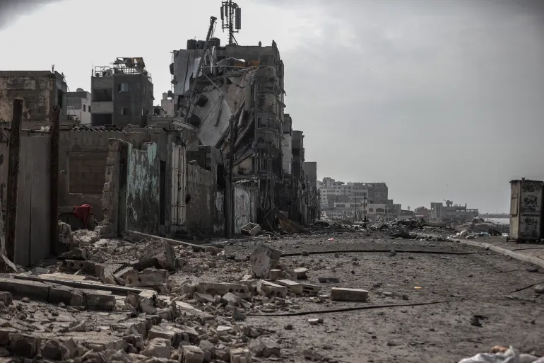 آثار الدمار الذي خلفه القصف الإسرائيلي على غزة