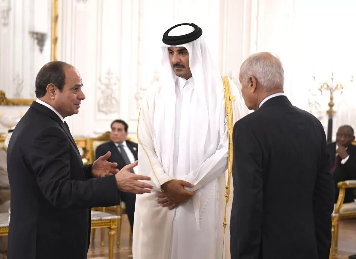 أمير قطر تميم بن حمد يغادر قمة القاهرة للسلام
