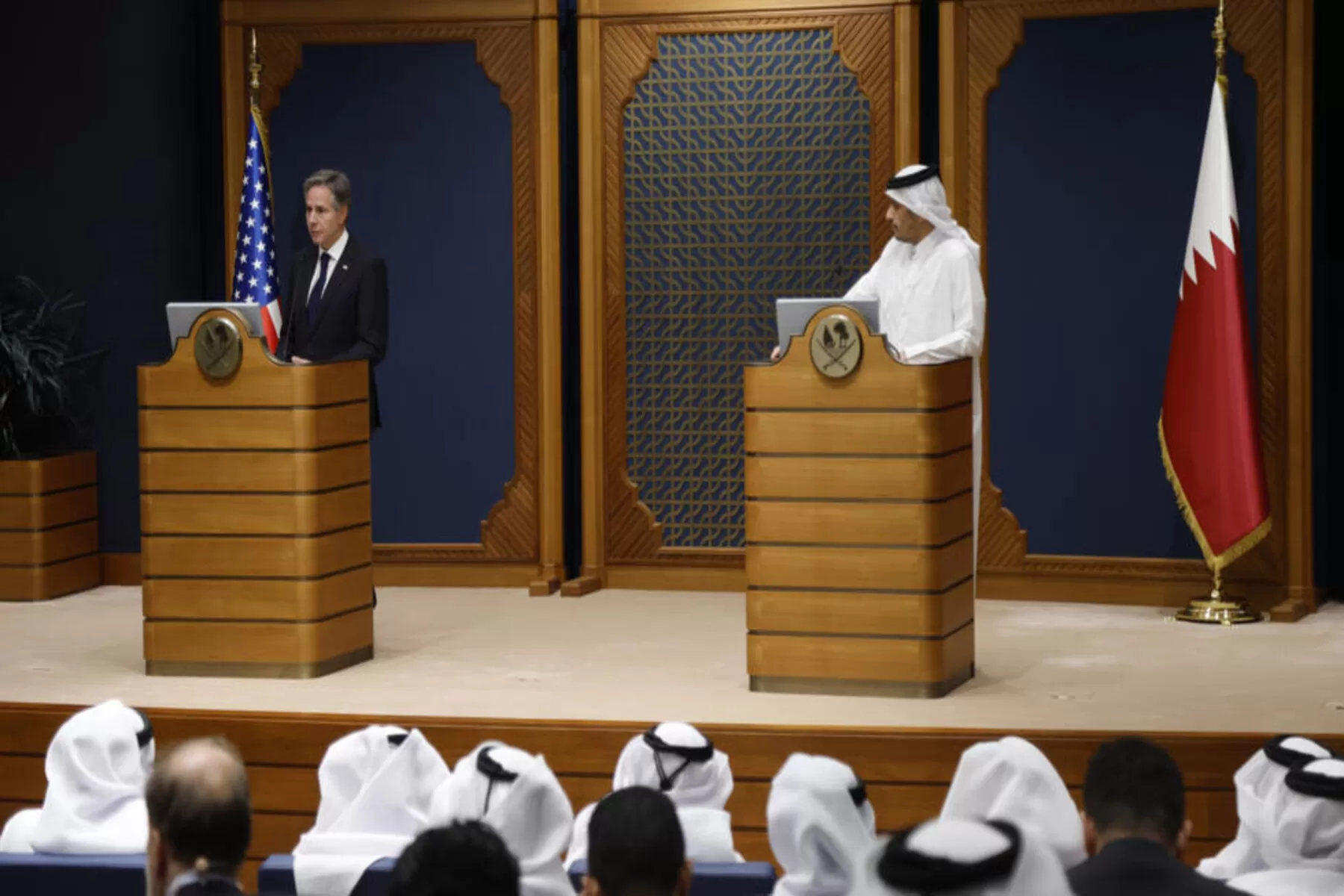 رئيس وزراء قطر يبرر لـ بلينكن سبب تواجد مكتب حماس في الدوحة (فيديو)