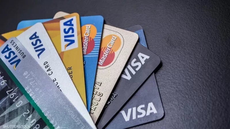 بنوك مصرية توقف استخدام بطاقات الخصم بالجنيه بالخارج