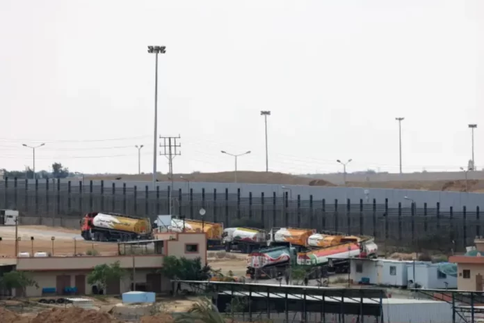 الجيش المصري يبني جدارا أسمنتيا على الحدود الساحلية مع قطاع غزة (شاهد)
