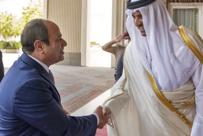 السيسي يدافع عن قطر ويرفض مهاجمتها.. ما قصة الـ300 مليار دولار 
