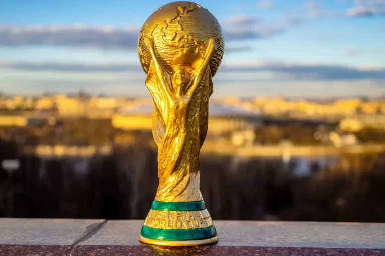 أعلنت وكالة الأنباء المغربية بشكل رسمي، أنه تم الموافقة على منح المغرب واسبانيا والبرتغال، حق تنظيم بطولة كأس العالم 2030، كملف وحيد تم تقديمه لدى الفيفا.