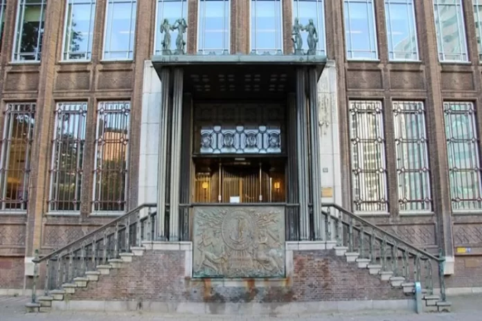 محكمة هولندية تصدم إسرائيل وتمنح الحماية القانونية لشعار: "تحرير فلسطين من النهر إلى البحر"