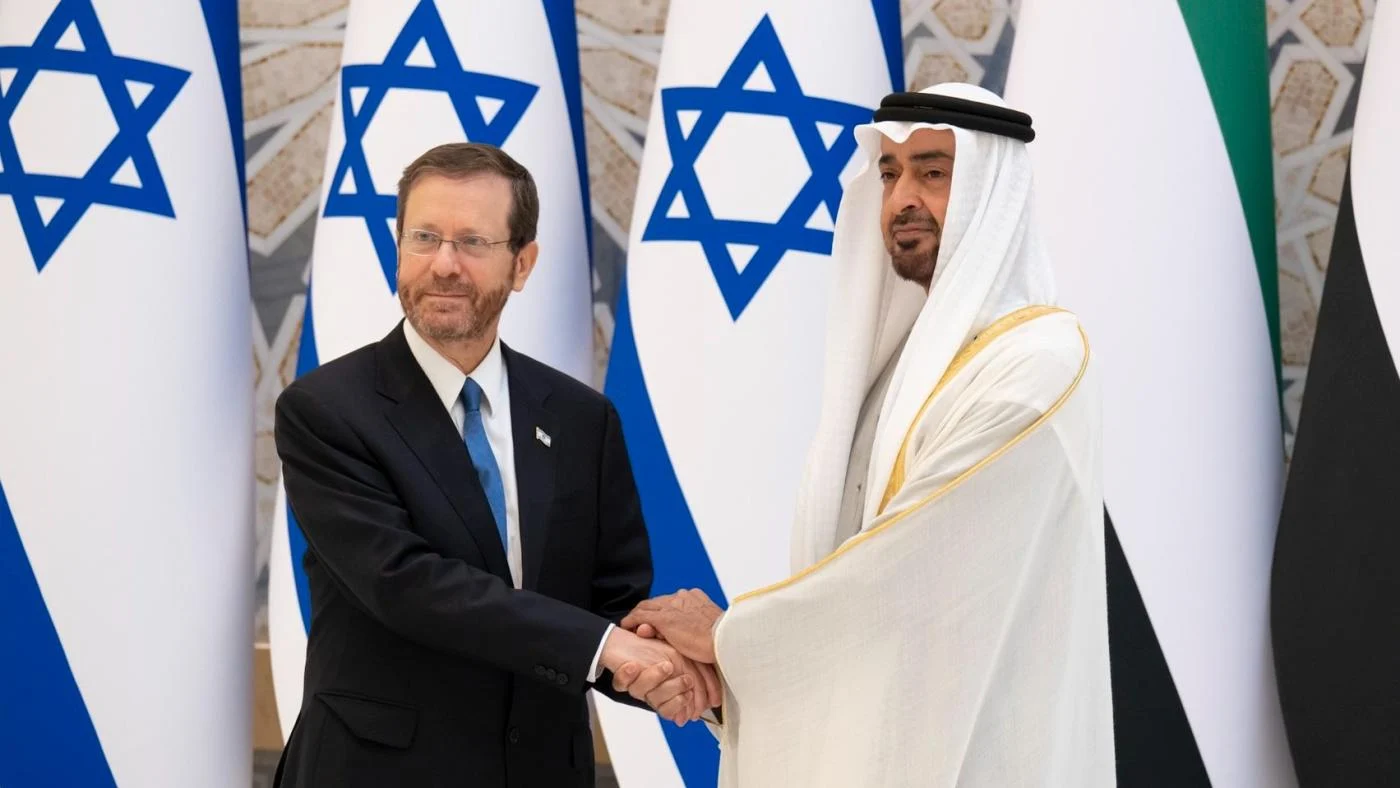 الرئيس الإماراتي محمد بن زايد ونظيره الإسرائيلي إسحاق هرتسوغ