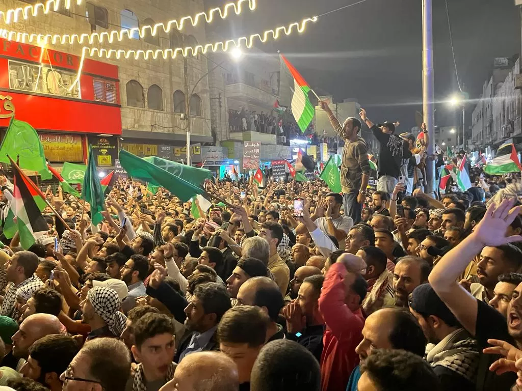 عشرات الآلاف يتظاهرون في العاصمة الأردنية عمّان نصرةً لغزة والأقصى وفلسطين