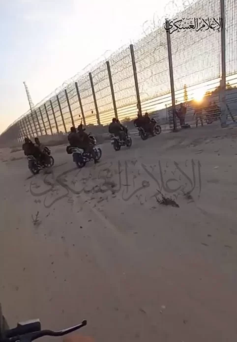 مقاتلو القسام يدخلون مستوطنات غلاف غزة على الدراجات النارية