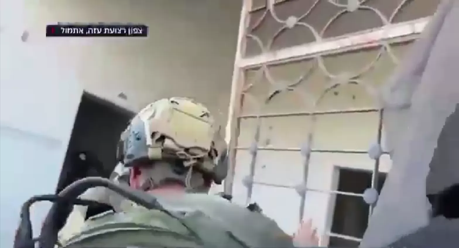 لحظة هروب قوات الاحتلال بعد تعرضهم لإطلاق النار