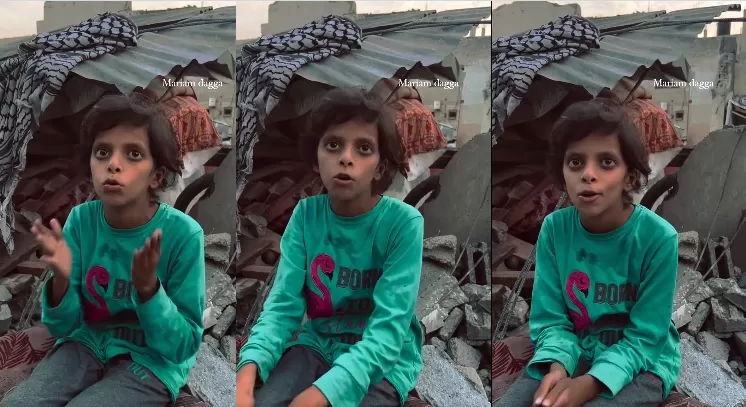 طفلة فلسطينية تجلس على الأنقاض وتتحدث عن مأساتها