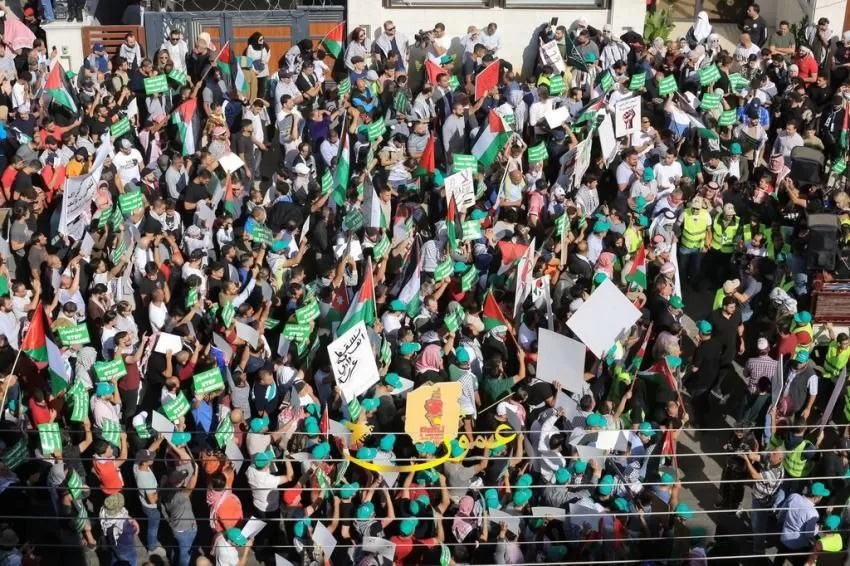 حشود أردنية تضامنا مع غزة