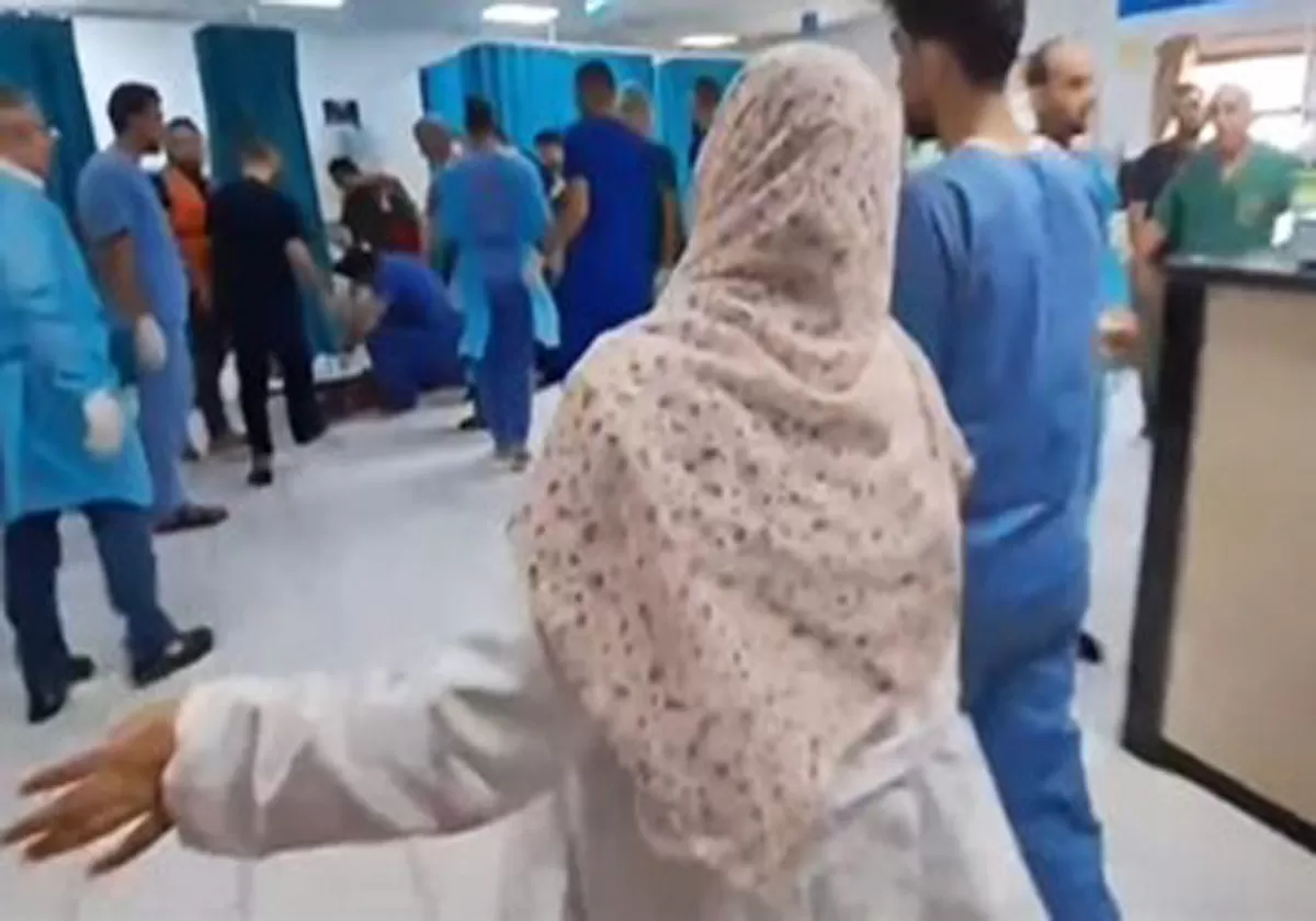 ممرضة فلسطينية تفجع بعد رؤية ابنتها على حمالة المصابين بغزة