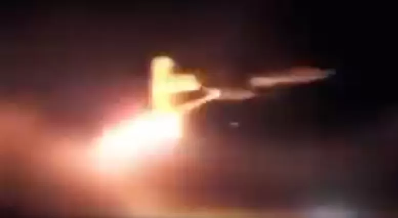 لحظة إطلاق صاروخ باليستي باتجاه قاعدة عين الأسد العسكرية