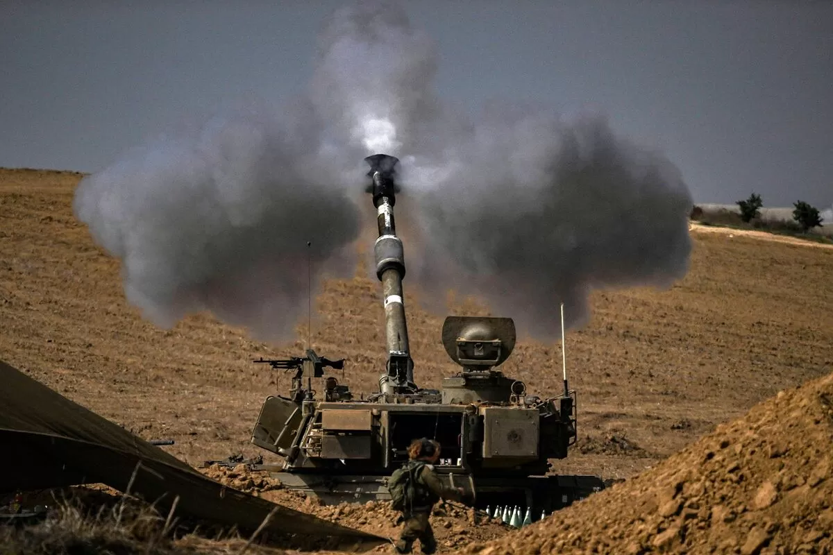 مدفع هاوتزر ذاتي الدفع من طراز M109 عيار 155 ملم يطلق قذائف باتجاه غزة في أكتوبر