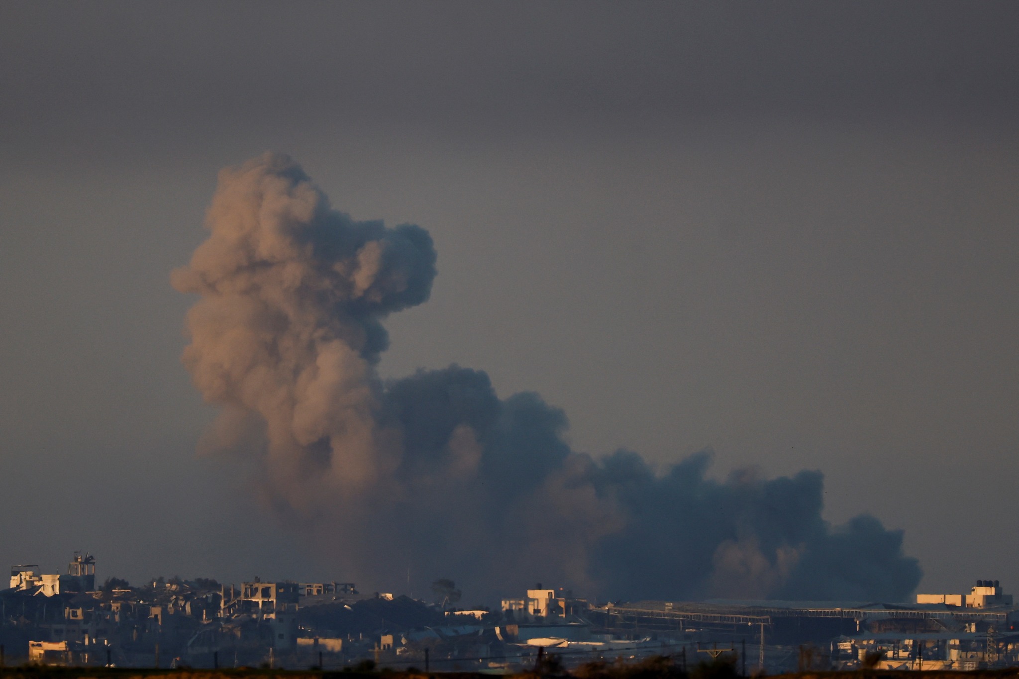 مقتل دبلوماسي فرنسي في غارة إسرائيلية على غزة